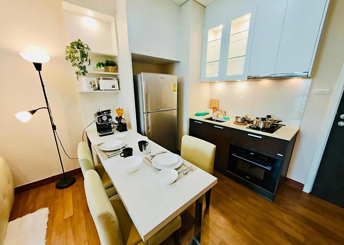 Apartment Downtown, Cozy 1br, 48sqm, Middle Of Thonglo, High Floor, Pool, Gym, Fast Wifi