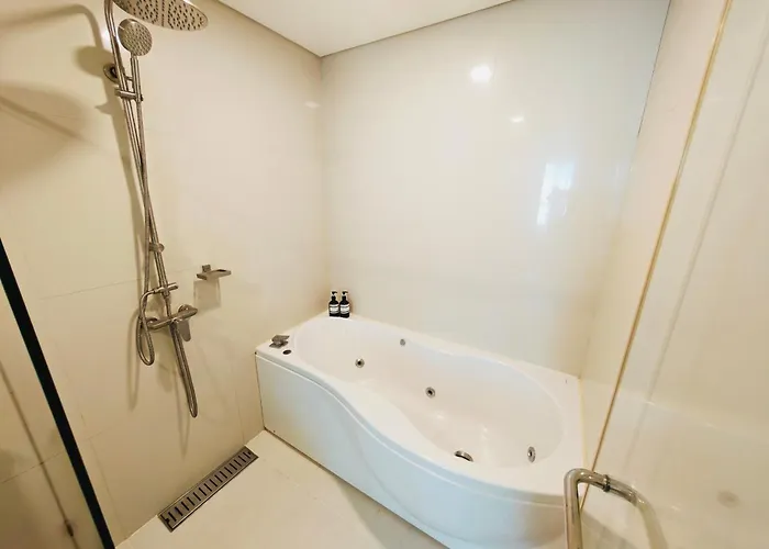 Downtown, Cozy 1br, 48sqm, Middle Of Thonglo, High Floor, Pool, Gym, Fast Wifi Apartment Bangkok