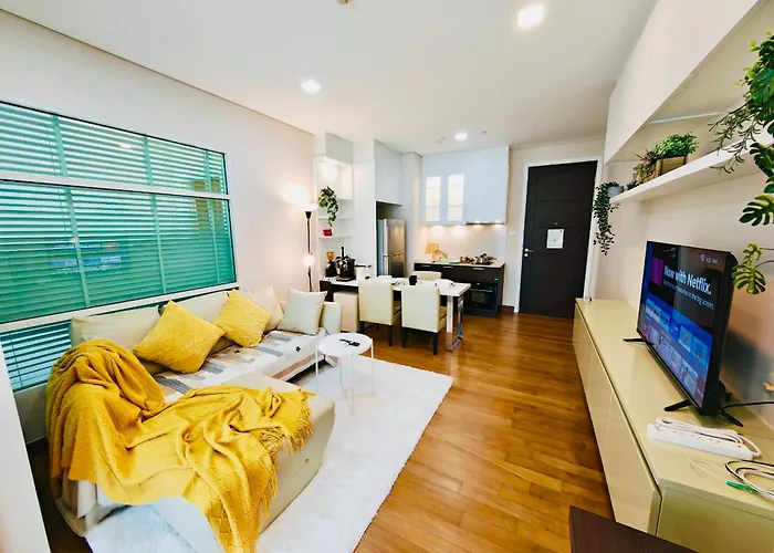 Apartment Downtown, Cozy 1br, 48sqm, Middle Of Thonglo, High Floor, Pool, Gym, Fast Wifi Bangkok
