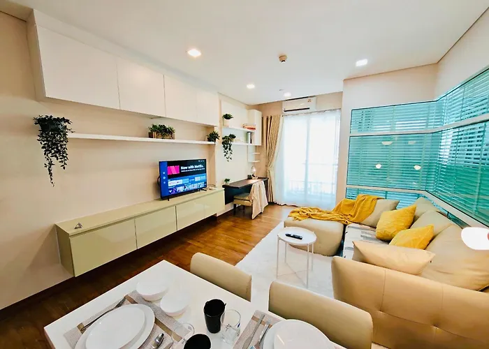 Downtown, Cozy 1br, 48sqm, Middle Of Thonglo, High Floor, Pool, Gym, Fast Wifi Apartment