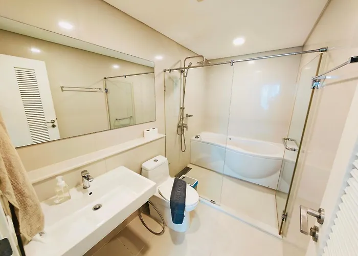 Downtown, Cozy 1br, 48sqm, Middle Of Thonglo, High Floor, Pool, Gym, Fast Wifi Apartment *