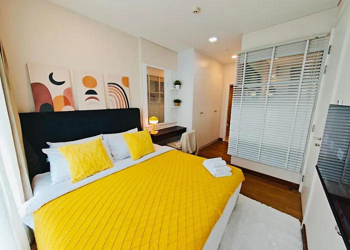 Apartment Downtown, Cozy 1br, 48sqm, Middle Of Thonglo, High Floor, Pool, Gym, Fast Wifi *