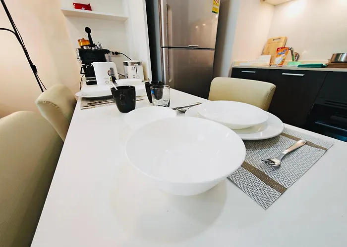 Apartment Downtown, Cozy 1br, 48sqm, Middle Of Thonglo, High Floor, Pool, Gym, Fast Wifi