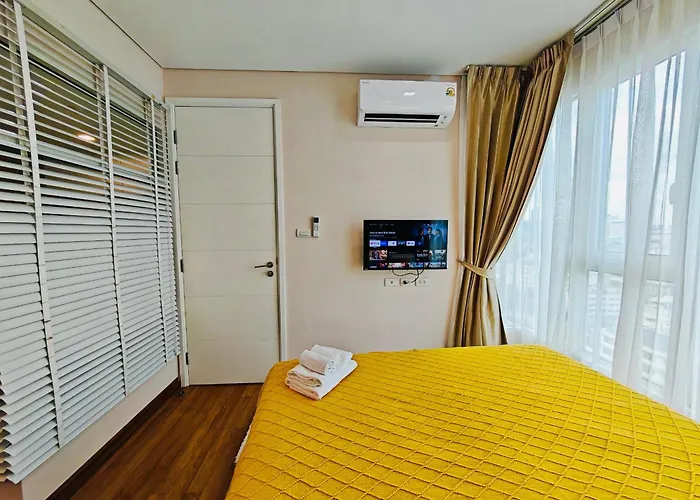 Apartment Downtown, Cozy 1br, 48sqm, Middle Of Thonglo, High Floor, Pool, Gym, Fast Wifi Bangkok