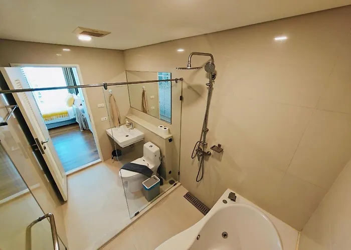 Apartment Downtown, Cozy 1br, 48sqm, Middle Of Thonglo, High Floor, Pool, Gym, Fast Wifi