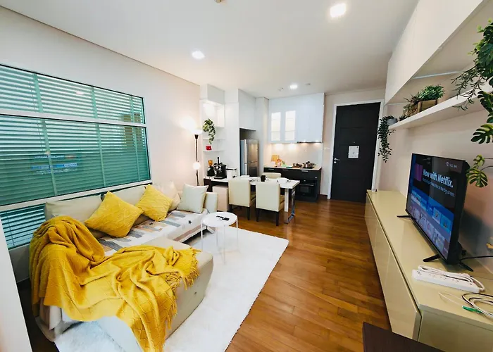 Downtown, Cozy 1br, 48sqm, Middle Of Thonglo, High Floor, Pool, Gym, Fast Wifi Bangkok