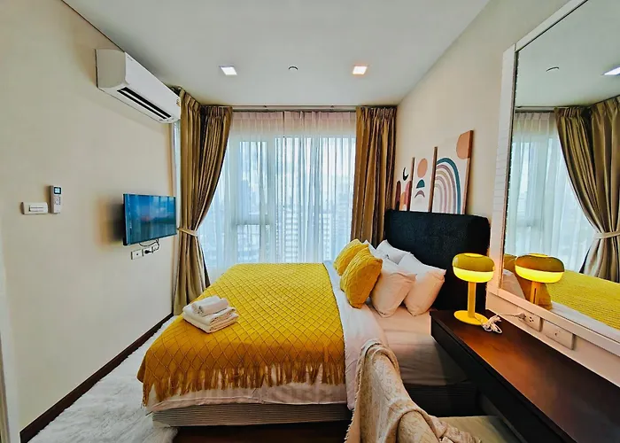 Apartment Downtown, Cozy 1br, 48sqm, Middle Of Thonglo, High Floor, Pool, Gym, Fast Wifi *