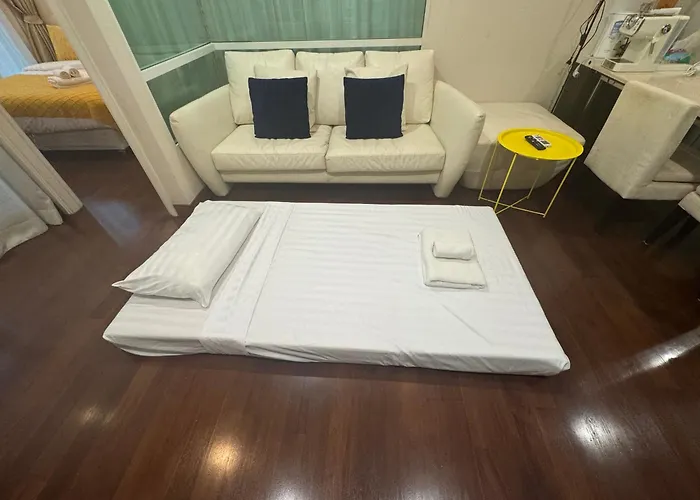 Downtown, Cozy 1br, 48sqm, Middle Of Thonglo, High Floor, Pool, Gym, Fast Wifi Apartment Bangkok