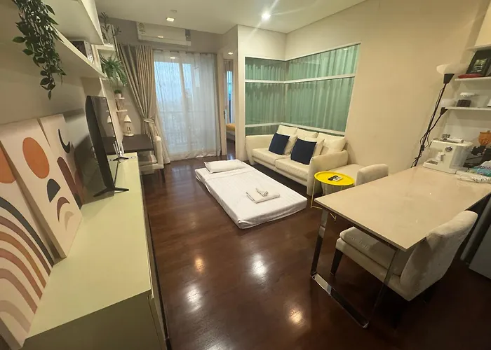 Downtown, Cozy 1br, 48sqm, Middle Of Thonglo, High Floor, Pool, Gym, Fast Wifi Apartment