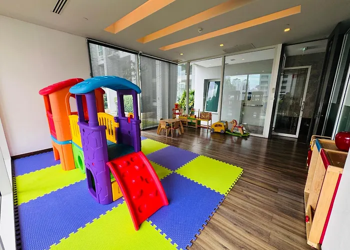 Downtown, Cozy 1br, 48sqm, Middle Of Thonglo, High Floor, Pool, Gym, Fast Wifi Apartment *