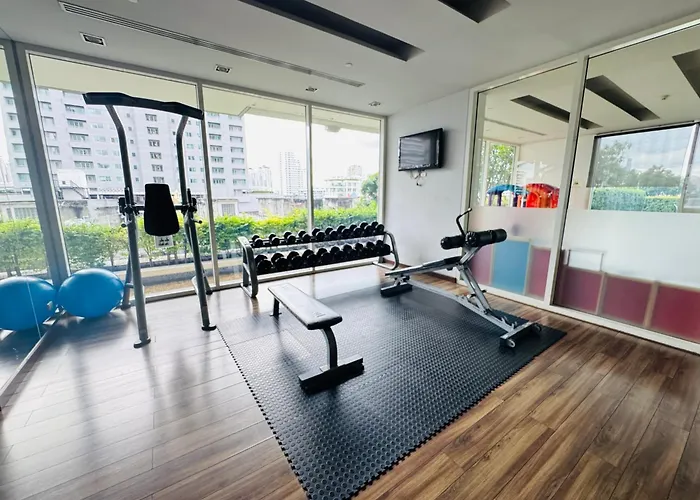 Downtown, Cozy 1br, 48sqm, Middle Of Thonglo, High Floor, Pool, Gym, Fast Wifi Bangkok