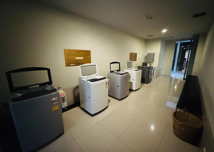 Downtown, Cozy 1br, 48sqm, Middle Of Thonglo, High Floor, Pool, Gym, Fast Wifi Apartment Bangkok