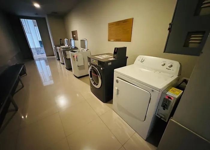 Downtown, Cozy 1br, 48sqm, Middle Of Thonglo, High Floor, Pool, Gym, Fast Wifi Bangkok
