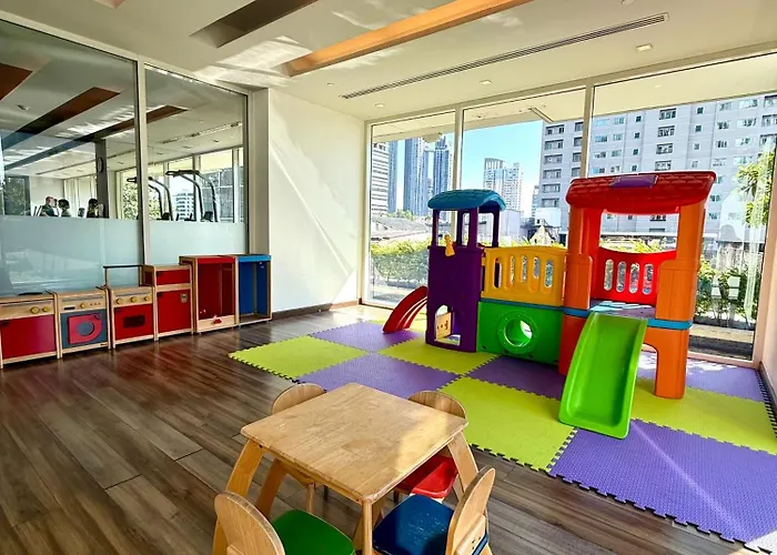 Downtown, Cozy 1br, 48sqm, Middle Of Thonglo, High Floor, Pool, Gym, Fast Wifi Apartment *